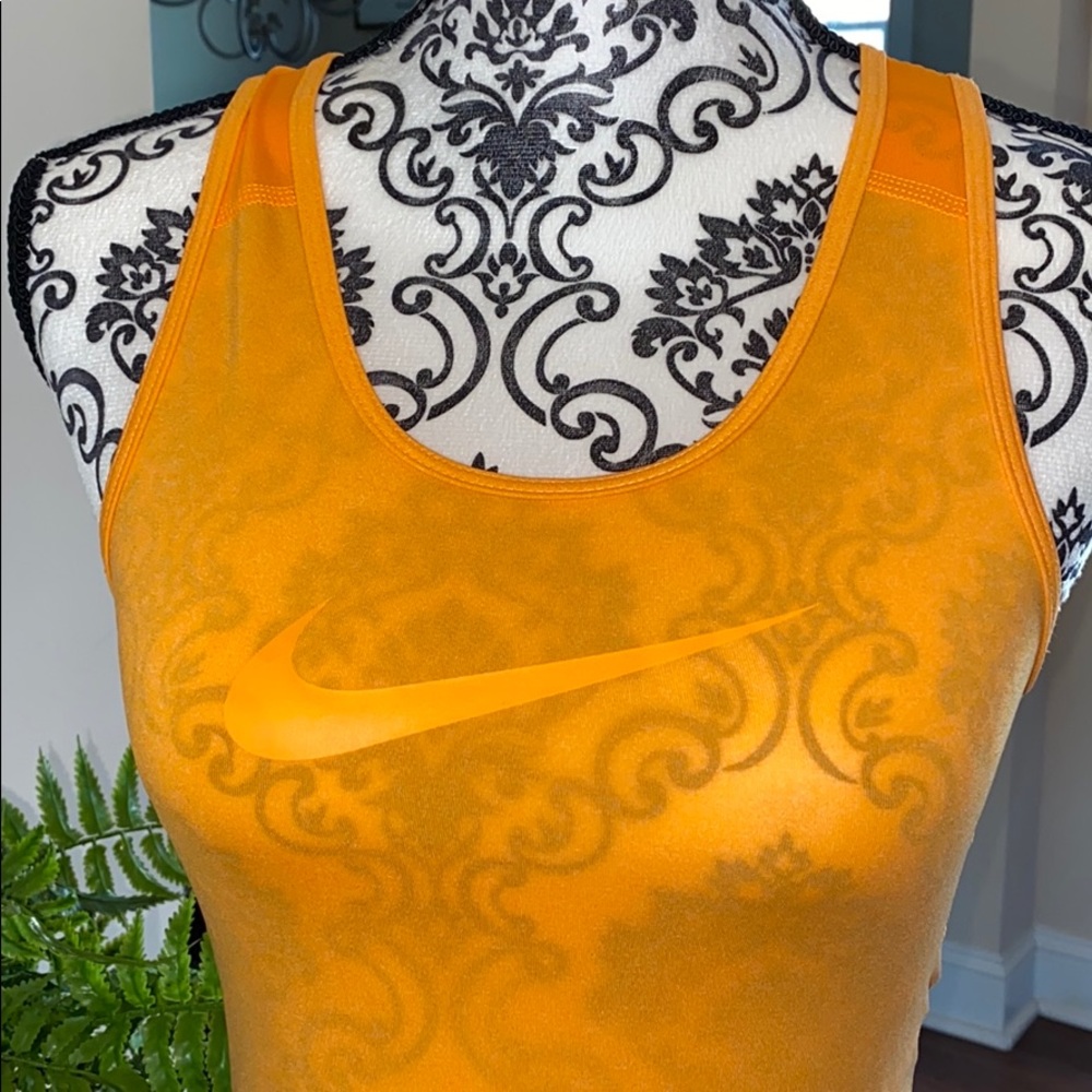 NIKE - Picture 2 of 6
